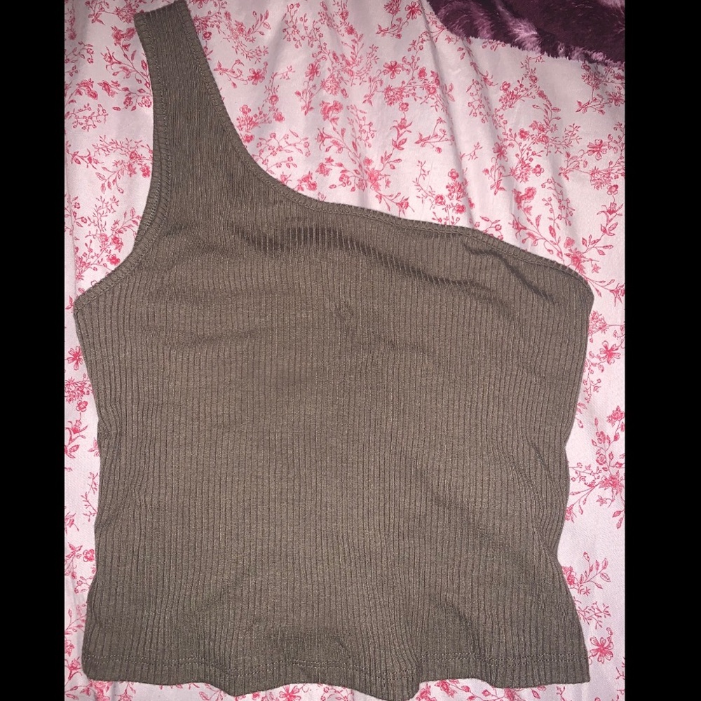 GARAGE - one shouldered green top